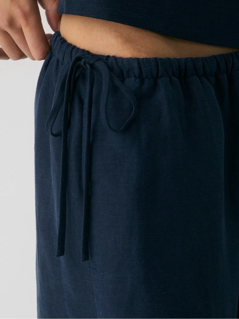 NWT Aritzia Wilfred Dark Night Navy Linen Artisan Pants